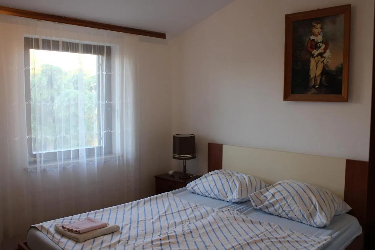 Apartments Dora Medolino 0*,  Croazia